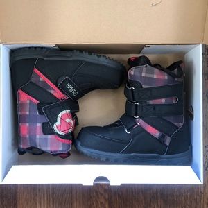 Kids Burton Grom snowboard boots, 5K